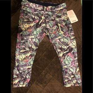 Lululemon Run: Inspire Crop II. NWT. Size 10
